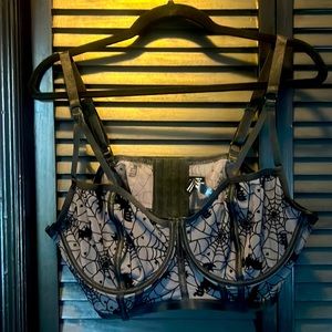 Torrid bats and spiderweb wire mesh bra.